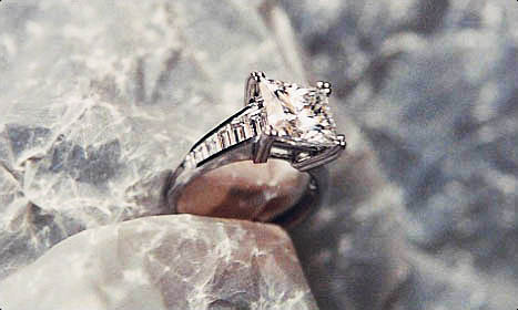 Princess diamant, gezet in witgouden ring